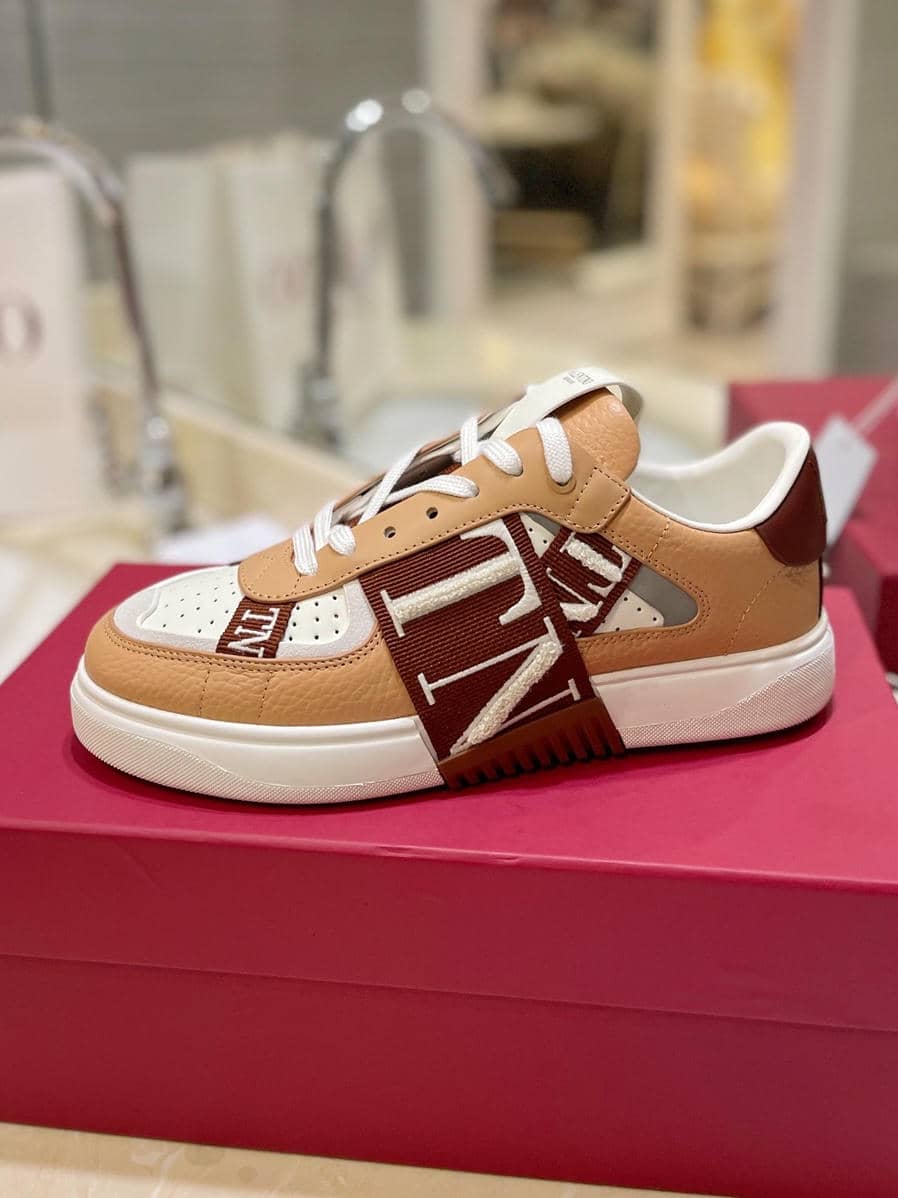 Valentino Sneaker 10